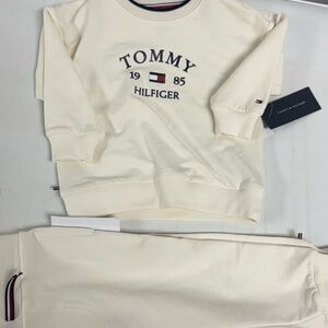 Tommy Hilfiger Cream and Navy Sweatshirt